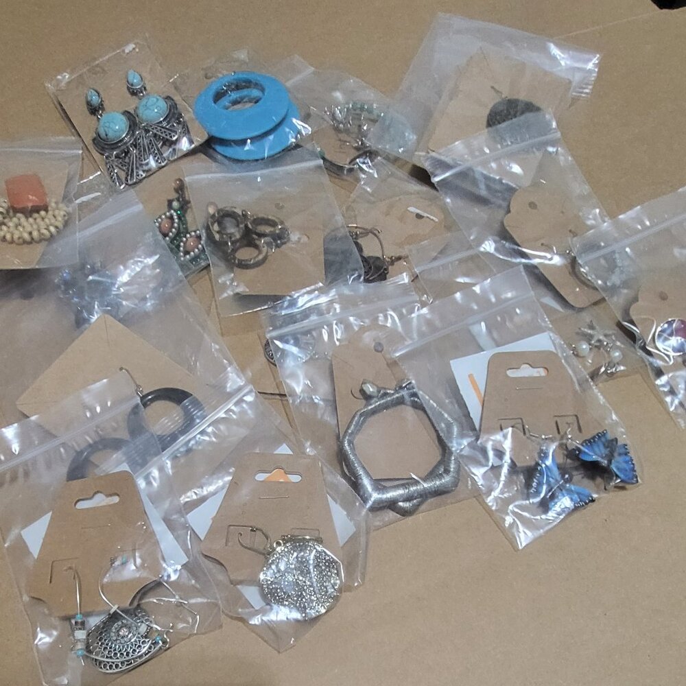 Lot 6 - Earring Bundle (20 Pieces)
